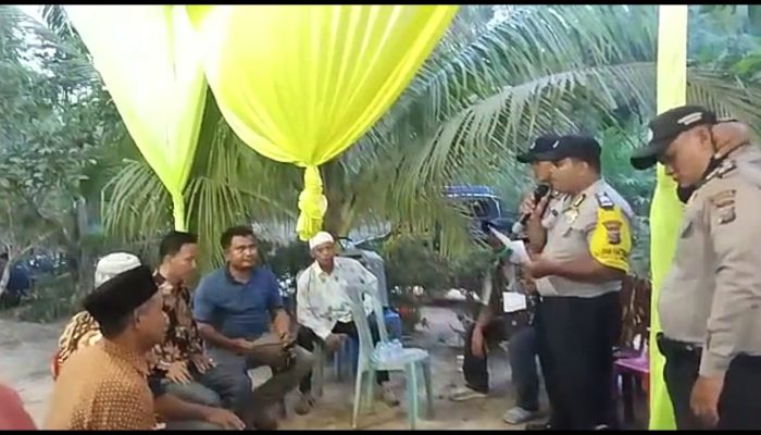 Kapolsek Simpang Kanan Sosialisasi Covid di Tempat Resepsi Pernikahan