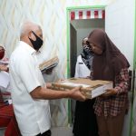 Bupati Asahan Serahkan Laptop Kepada Kadis Pendidikan