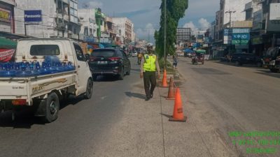 Antisipasi Kemacetan di Bulan Ramadhan, SatLantas Polsek Bagan Sinembah Pasang Traffic Cone di Pajak Baru