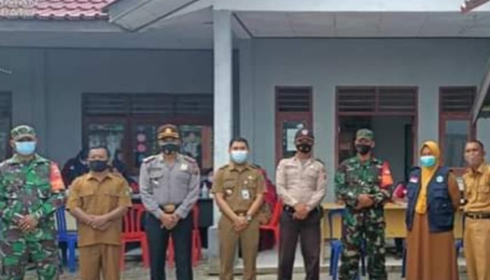 Camat Bukit Batu dan Tim Satgas Covid-19 Pantau Kegiatan Vaksinasi di Desa Dompas