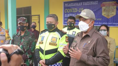 Bupati Siak-Kapolda Riau Tinjau Vaksinasi Warga Jati Mulya