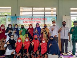Rasidah Alfedri mengunjungi TK Dharma Bakti Kampung Sialang Baru