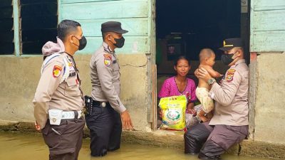 Ratusan Kepala Keluarga Di Desa Rantau Binuang Sakti Jadi Korban Banjir, Aksi Kapolsek Kepenuhan  Layak Diapresiasi