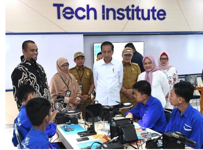 Presiden Jokowi Apresiasi Penerapan Kebijakan “Link and Match” antara SMK dan Dunia Industri