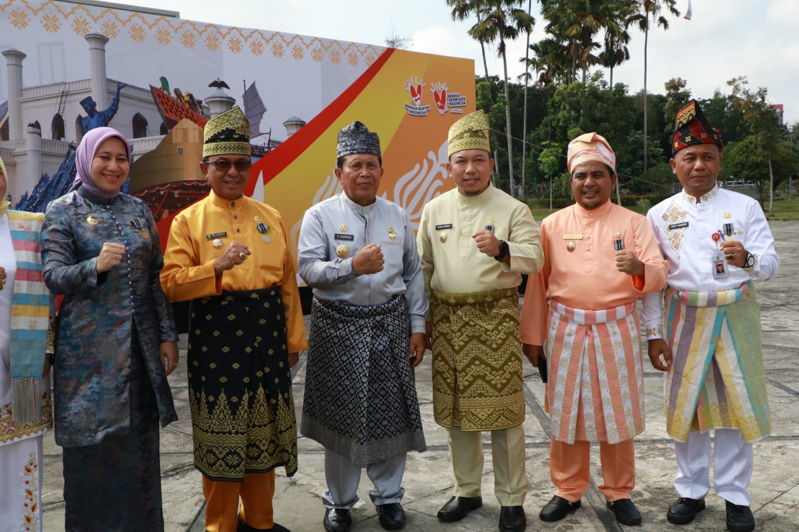 Apel HUT Riau ke 66 Bupati Siak Raih Penghargaan Dari Gubernur Syamsuar