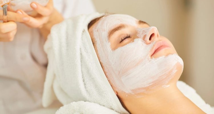 Perawatan Kecantikan Menggunakan Santan Kelapa