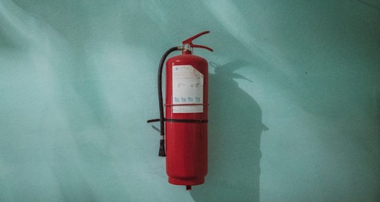 Mengenal Macam-macam Alat Pemadam Kebakaran dan Fungsinya