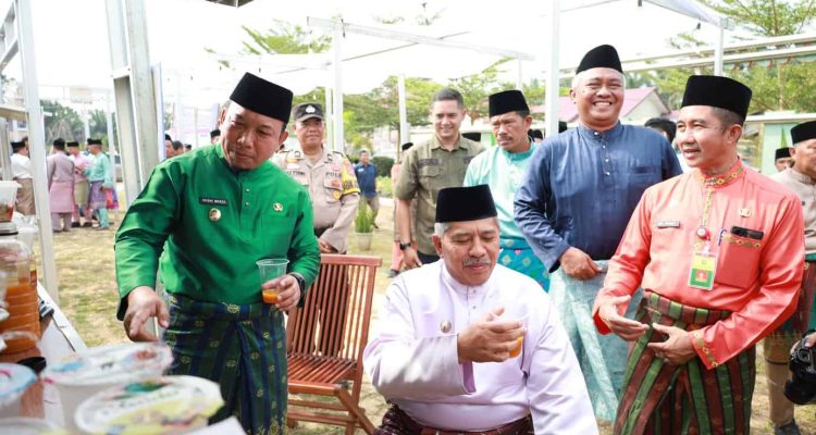 Bupati Siak Resmikan Gerai Pujasera UMKM di Buana Makmur