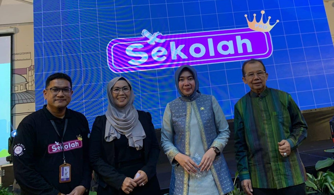 Peluncuran aplikasi Sekolah Pro merupakan langkah maju yang signifikan dalam digitalisasi pendidikan di Kalimantan Barat.